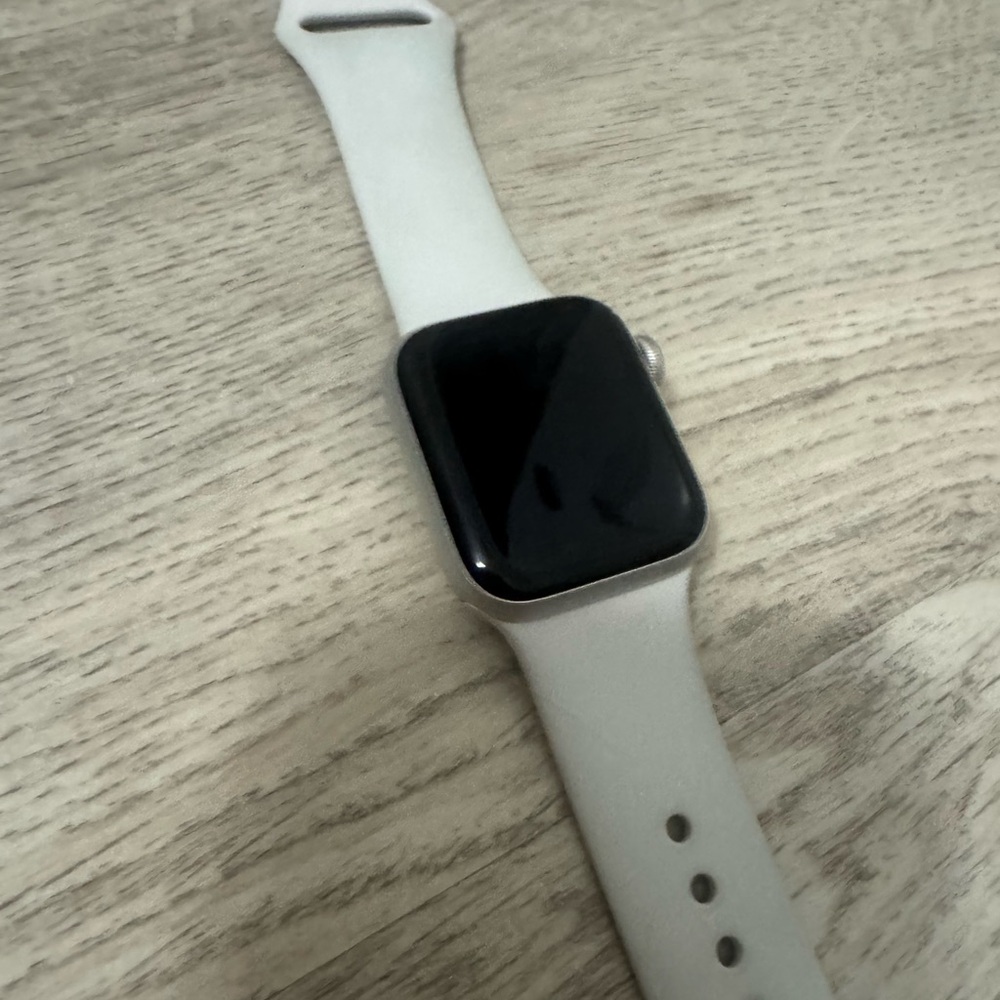 Apple Smartwatch with Silver Case and White Band - Picture 4 of 11